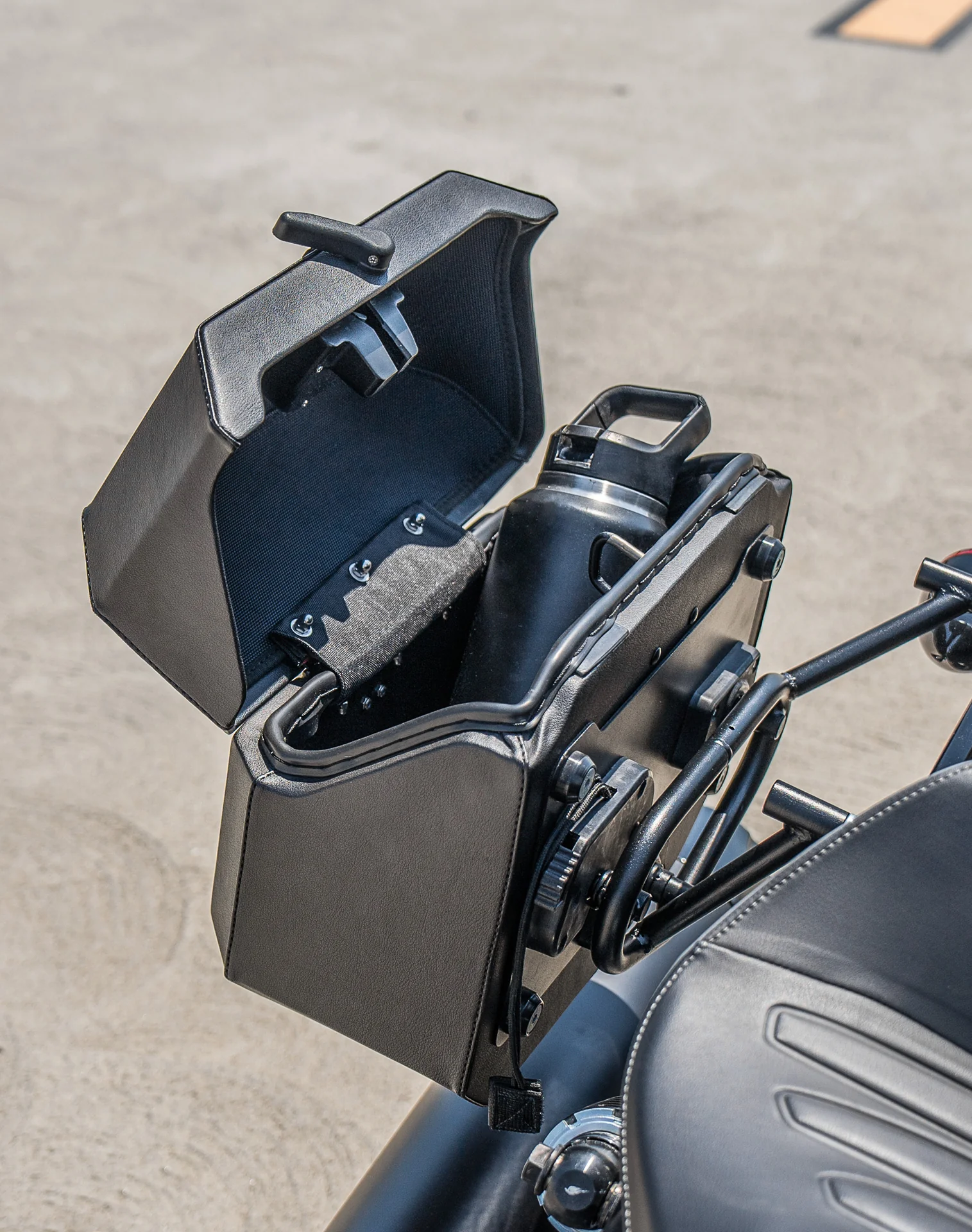 20L - Outlaw Quick-Mount Small 2025+ Indian Scout Sixty Bobber Leather Wrapped Hard Saddlebags - Image 6