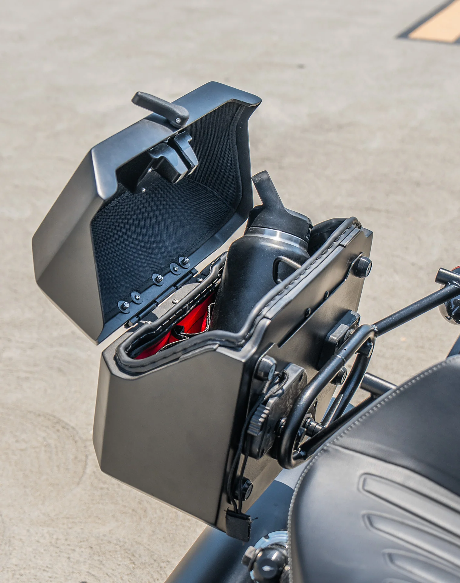 20L - Outlaw Quick-Mount Small 2025+ Indian Sport Scout Sixty Matte Hard Saddlebags - Image 6