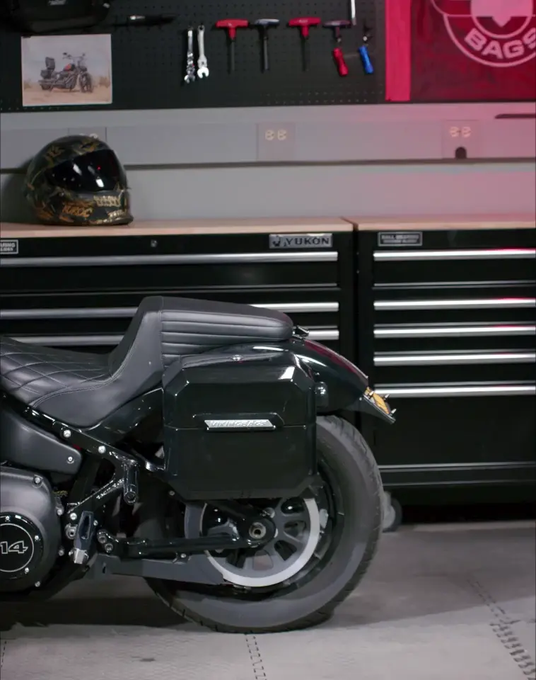 20L - Outlaw Quick-Mount Small 2025+ Indian Sport Scout Sixty Painted Hard Saddlebags - Image 10