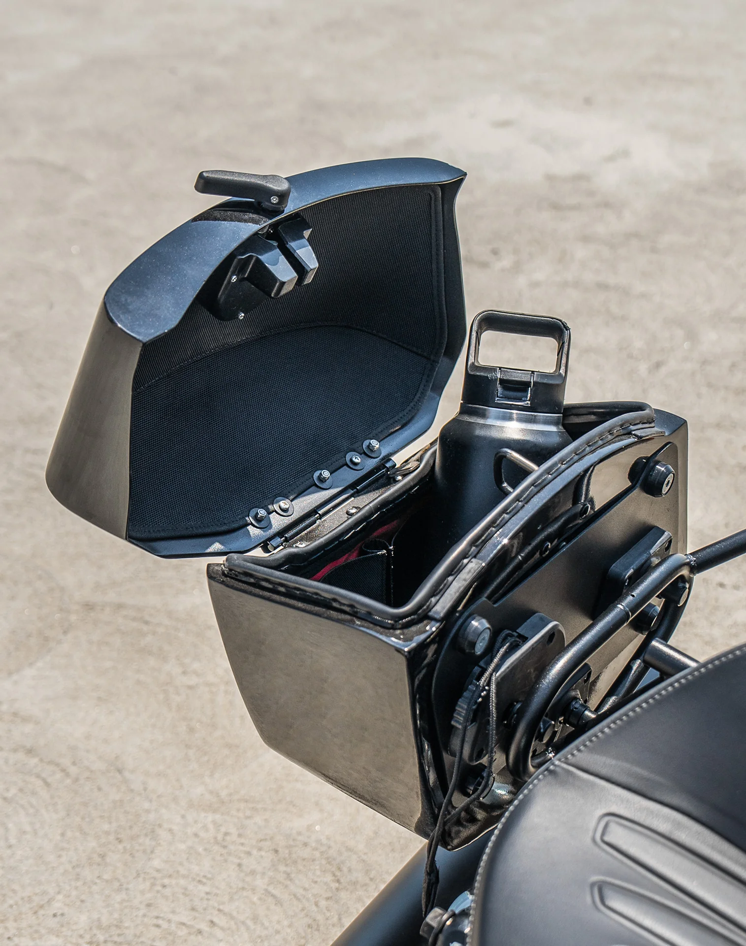 24L - Ironclad Quick-Mount Medium 2025+ Indian Scout Sixty Bobber Painted Hard Saddlebags - Image 6