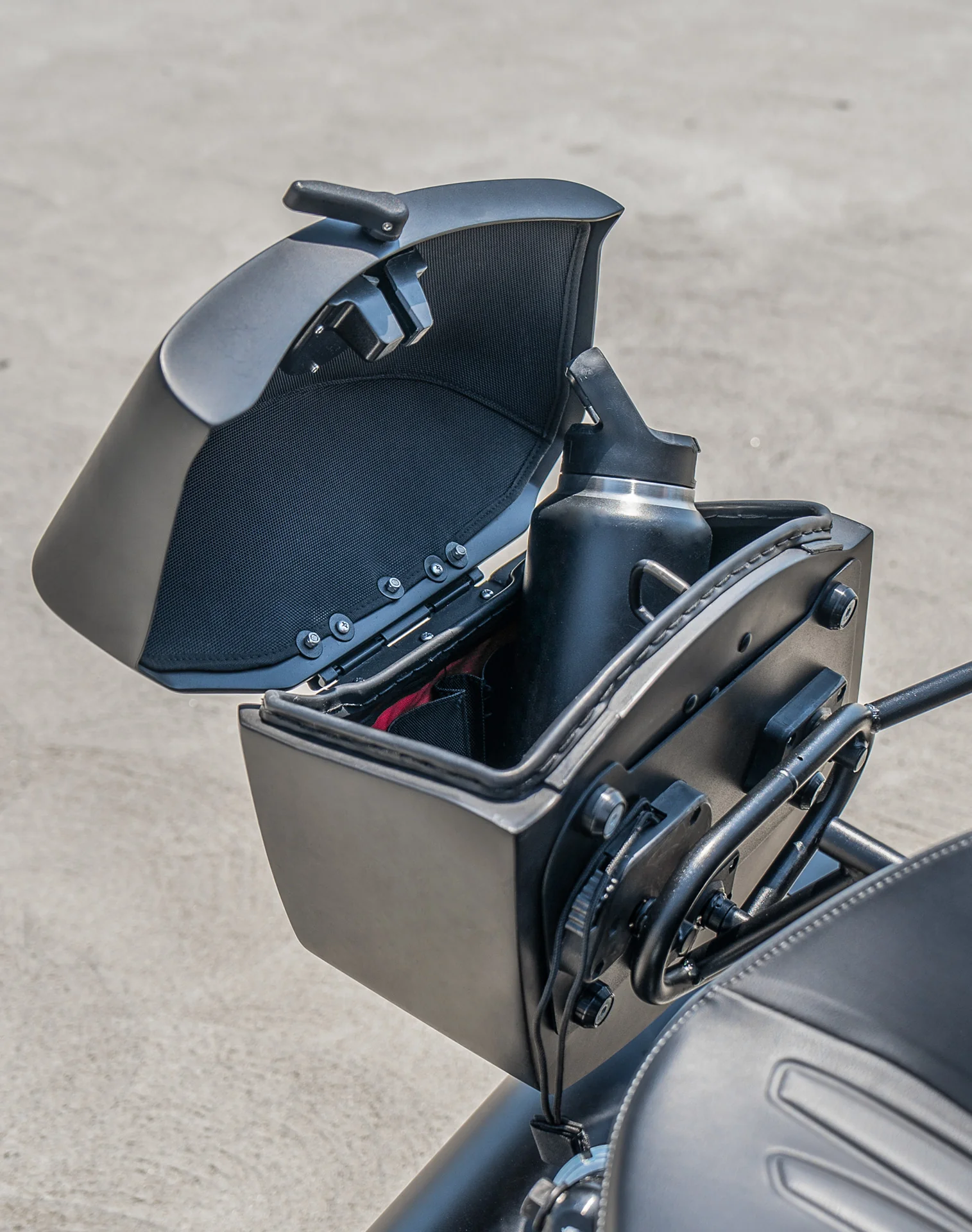 24L - Ironclad Quick-Mount Medium 2025+ Indian Sport Scout Matte Hard Saddlebags - Image 6