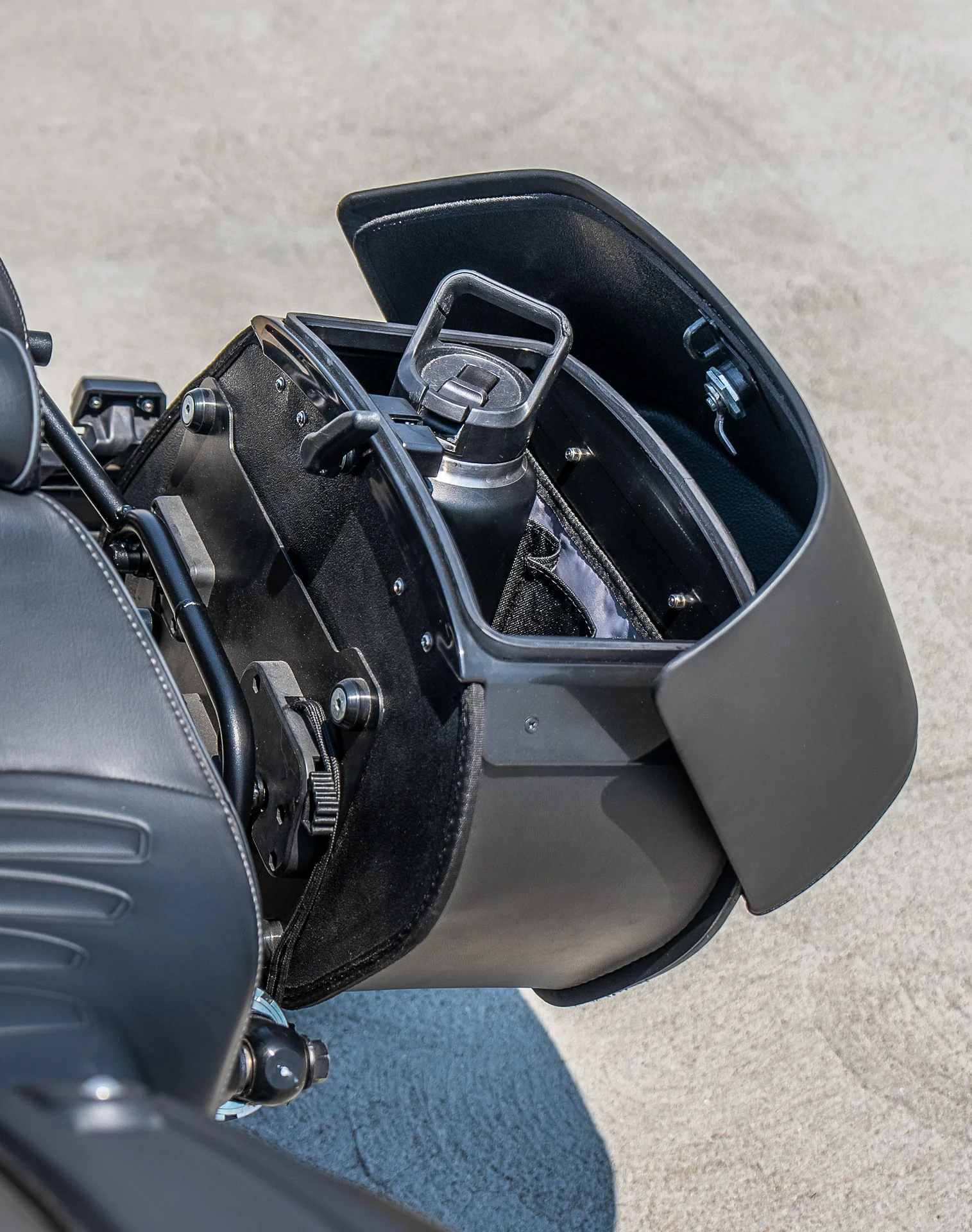 28L - Panzer Quick-Mount Medium 2025+ Indian Sport Scout Sixty Motorcycle Saddlebags - Image 6