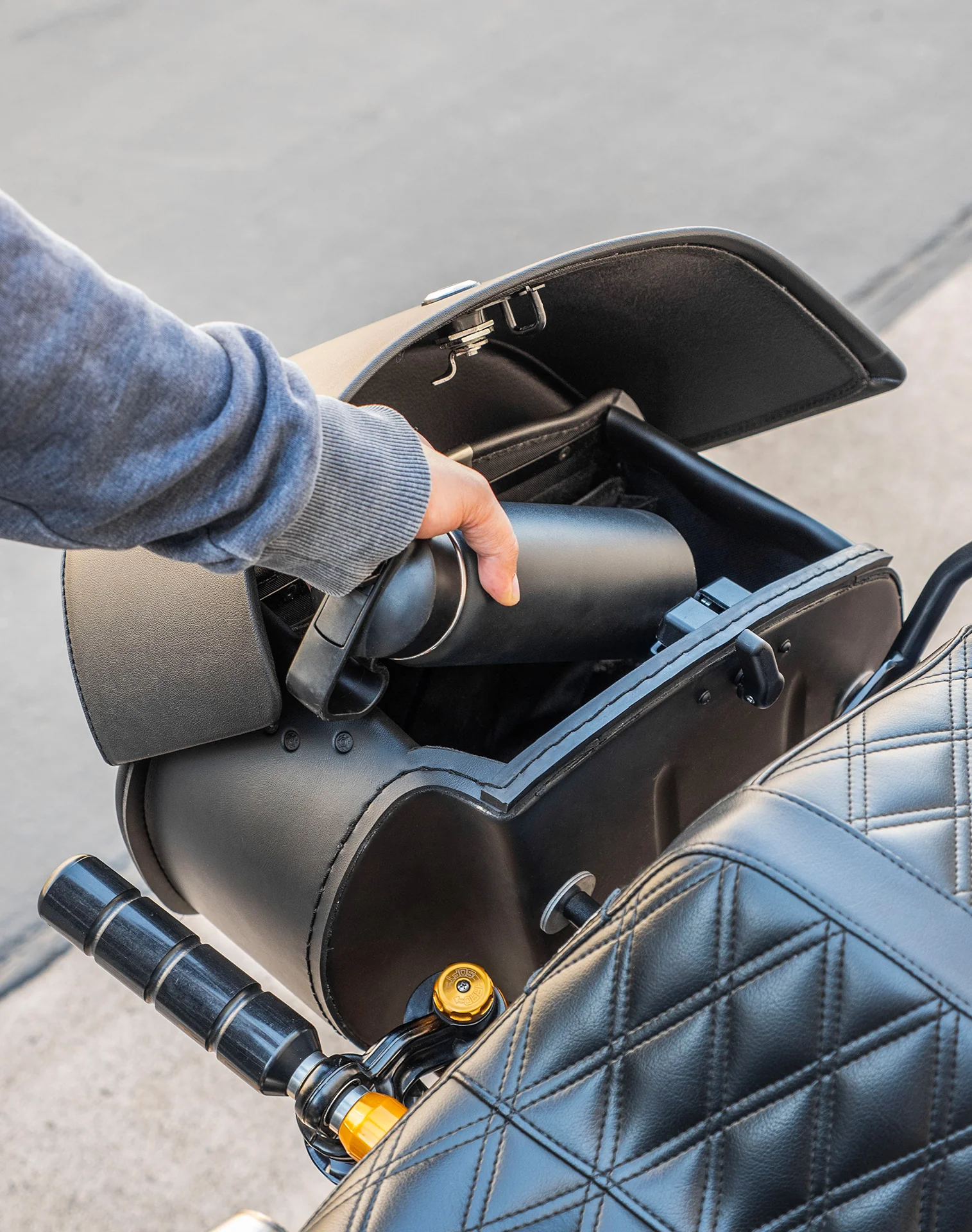 32L - Baelor Large Hard Mount Shock Cutout Saddlebags for Harley Dyna Super Glide Custom FXDC/I - Image 6