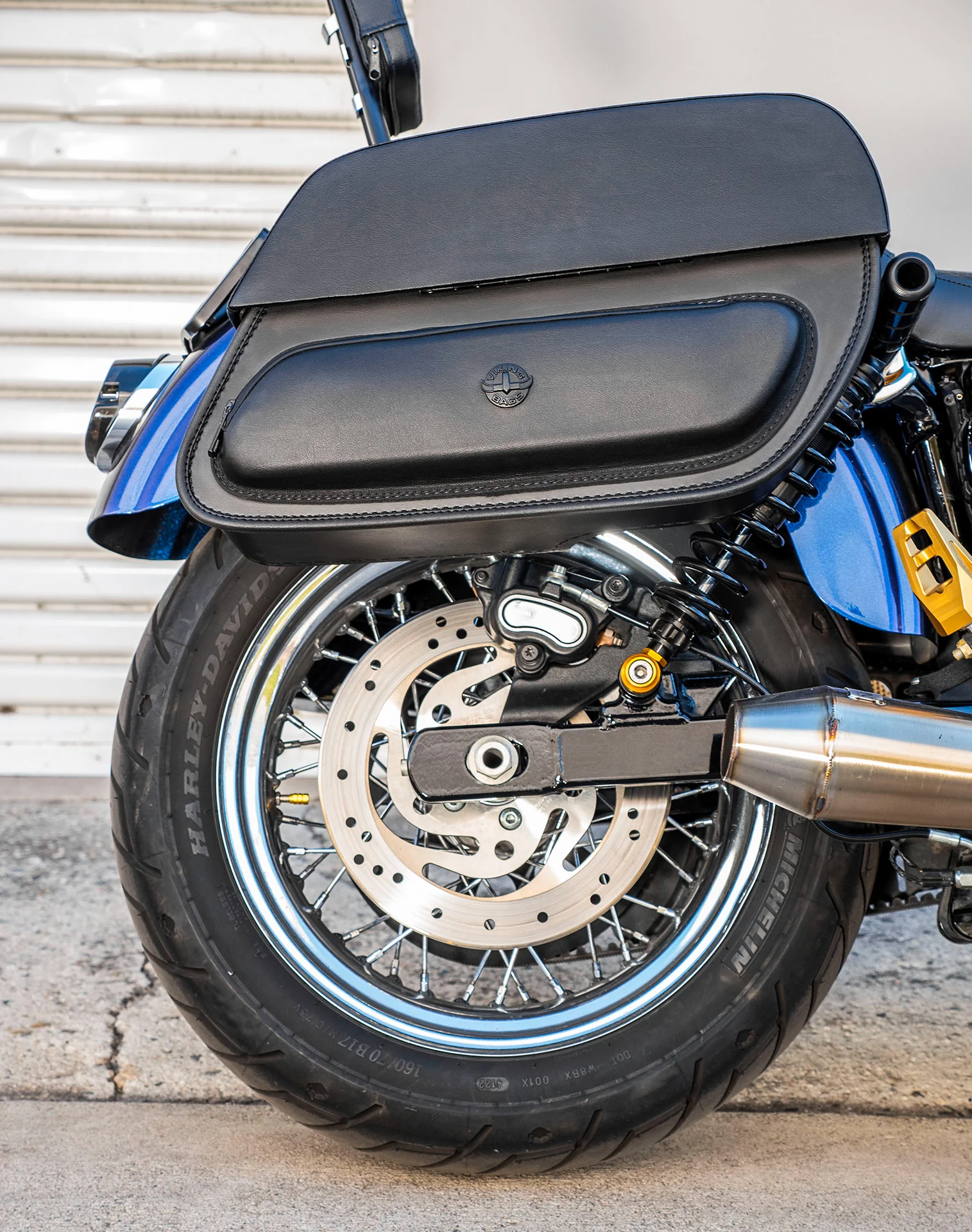 32L - Pantheon Large Hard Mount Shock Cutout Saddlebags for Harley Dyna Super Glide Custom FXDC/I - Image 4