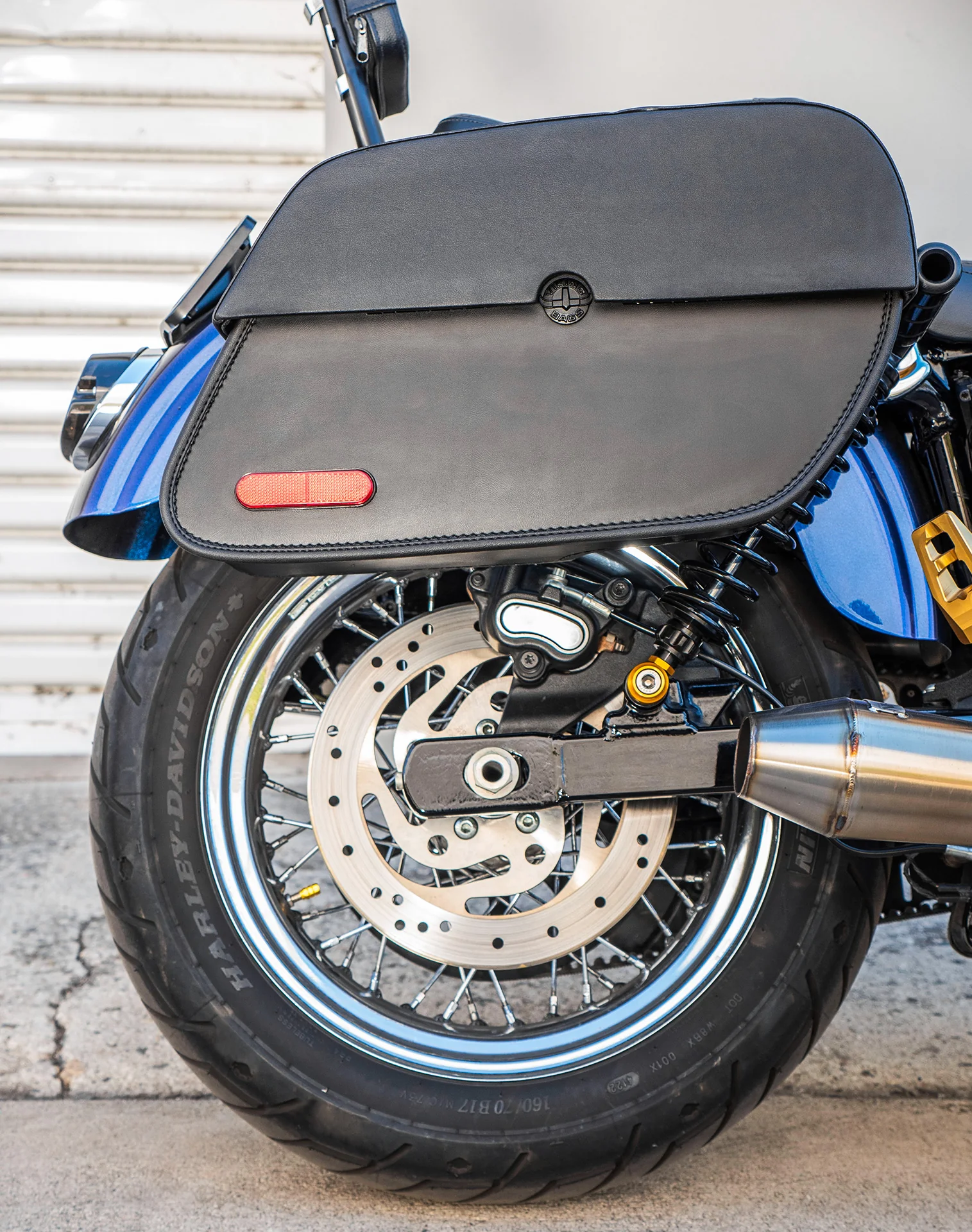 32L - Panzer Large Hard Mount Shock Cutout Saddlebags for Harley Dyna Super Glide FXD/I - Image 4