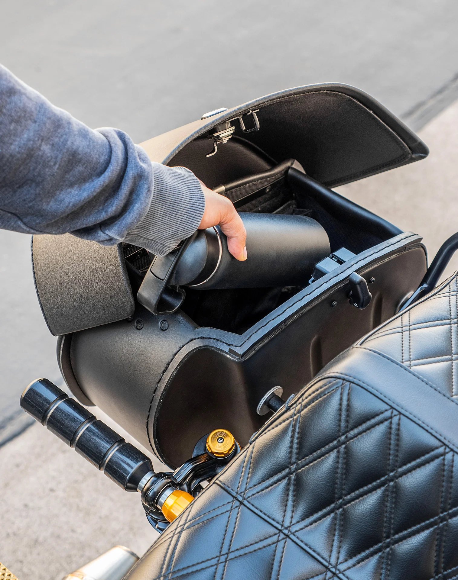 32L - Panzer Large Hard Mount Shock Cutout Saddlebags for Harley Dyna Super Glide FXD/I - Image 5