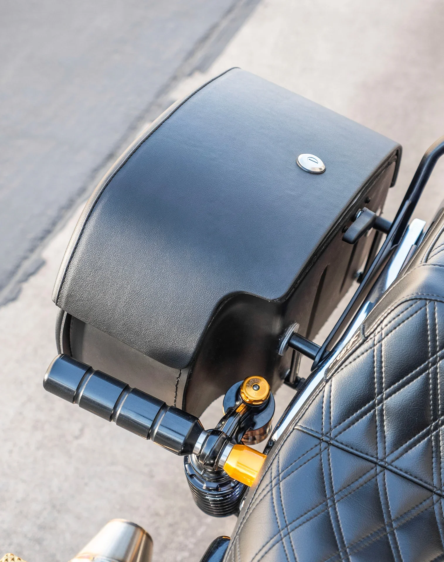 32L - Panzer Large Hard Mount Shock Cutout Saddlebags for Harley Dyna Super Glide FXD/I - Image 6