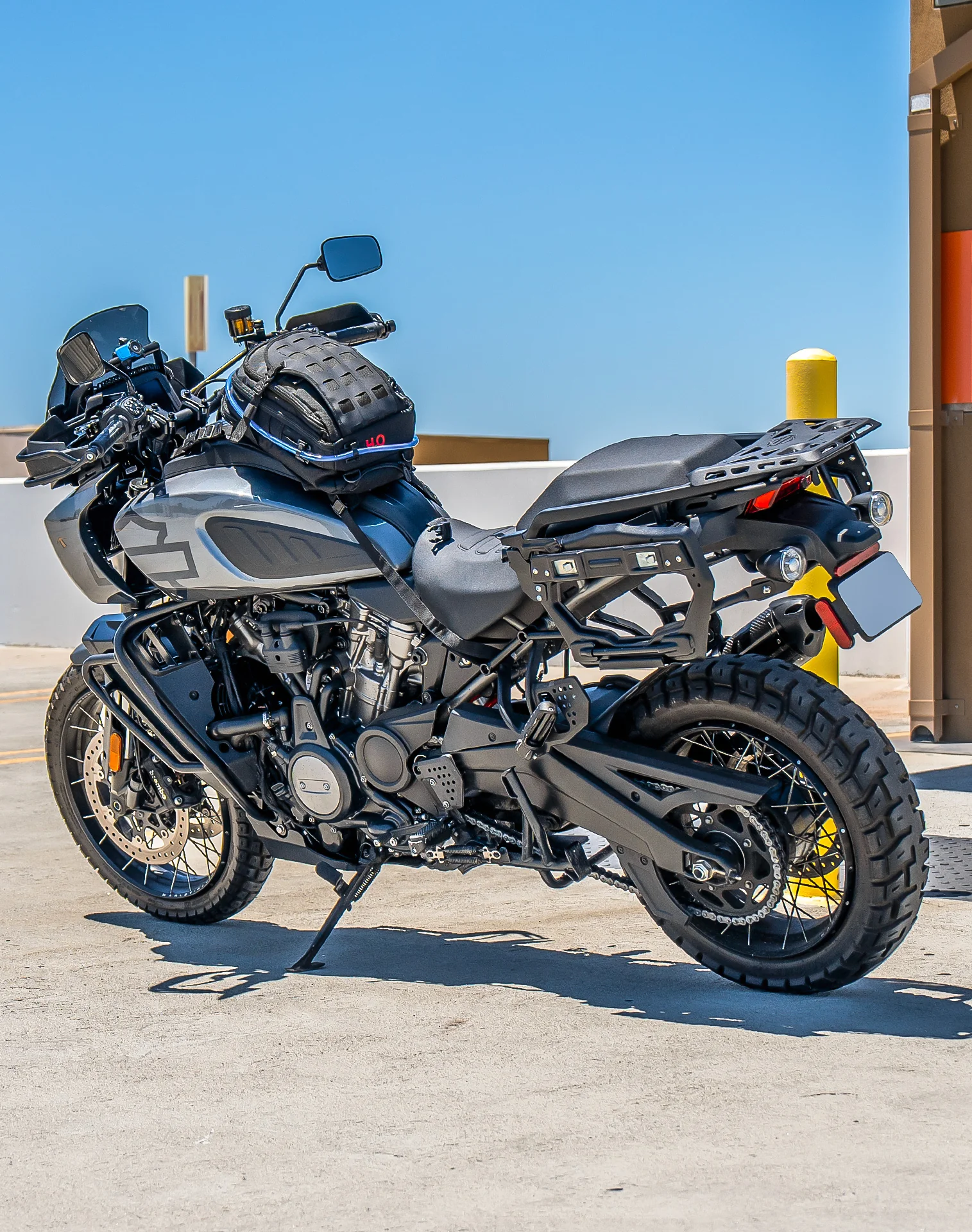 7L - Apex ADV Touring Tank Bag With Hydration Pack - Image 3