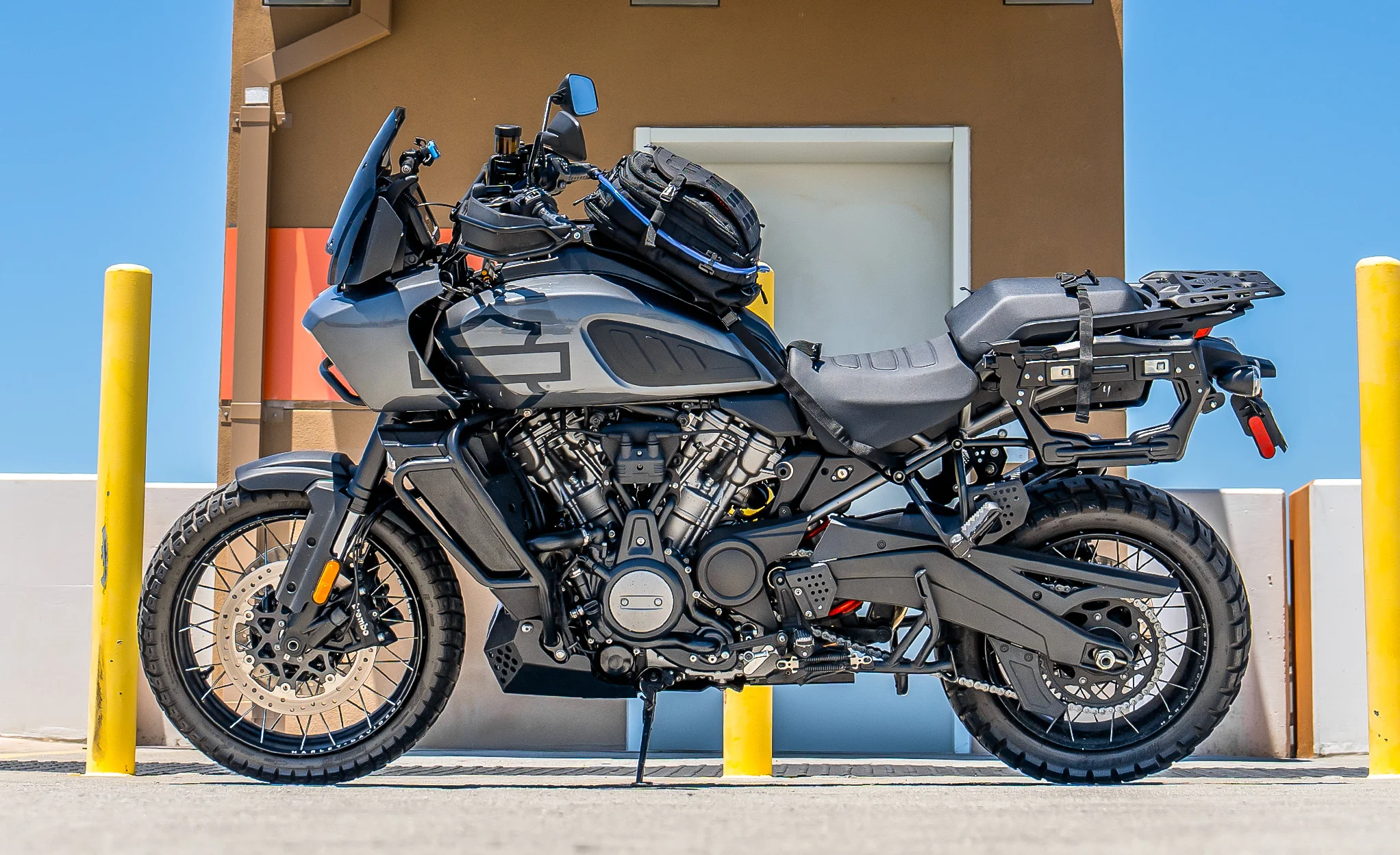 7L - Apex Ducati ADV Touring Tank Bag with Hydration Pack - Image 3