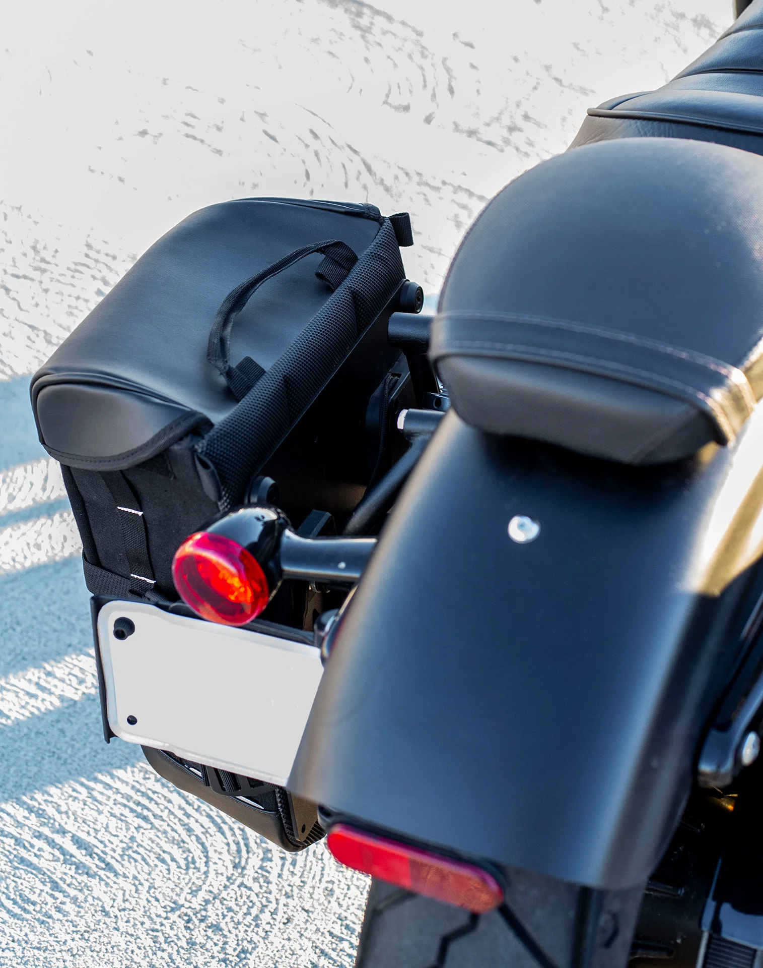 15L - Incognito Quick Mount Medium Solo Motorcycle Saddlebag (Left Only) for Harley Sportster 883 Iron XL883N - Image 4