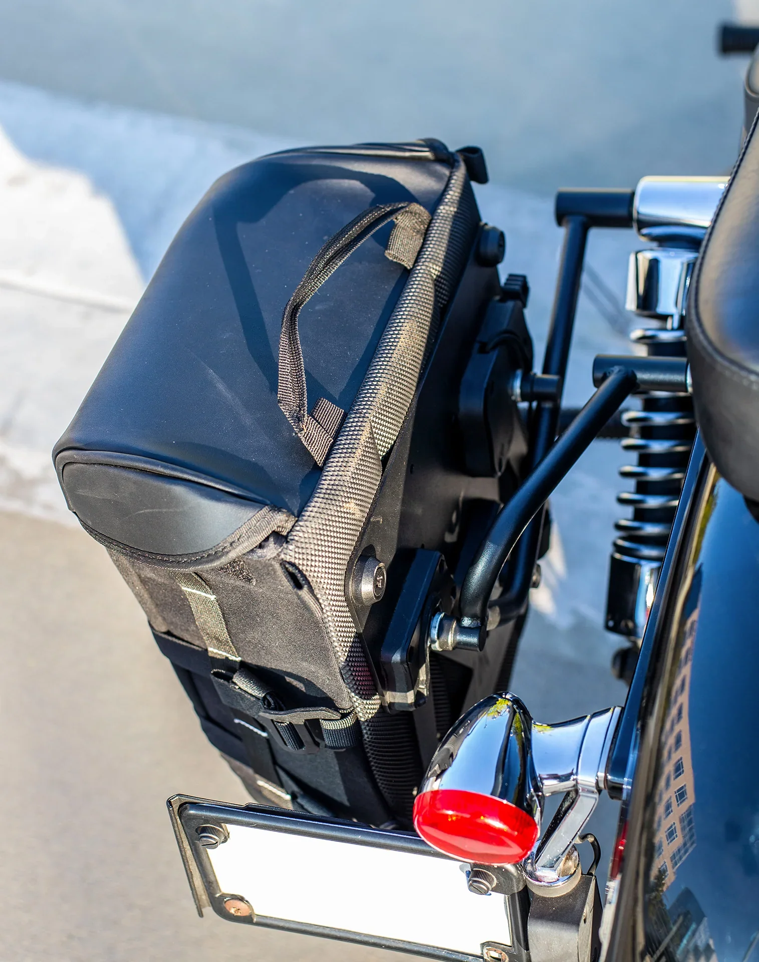 15L - Incognito Quick Mount Medium Solo Saddlebag (Left Only) for Harley Dyna Low Rider S FXDLS - Image 5