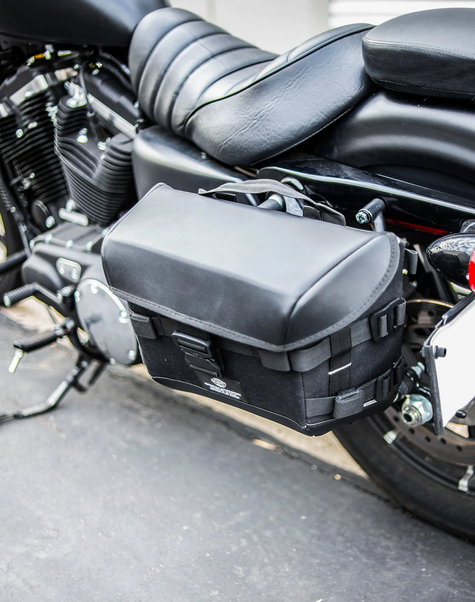 10L - Incognito Quick Mount Small Solo Motorcycle Saddlebag (Left Only) for Harley Sportster 883 Iron XL883N - Image 4