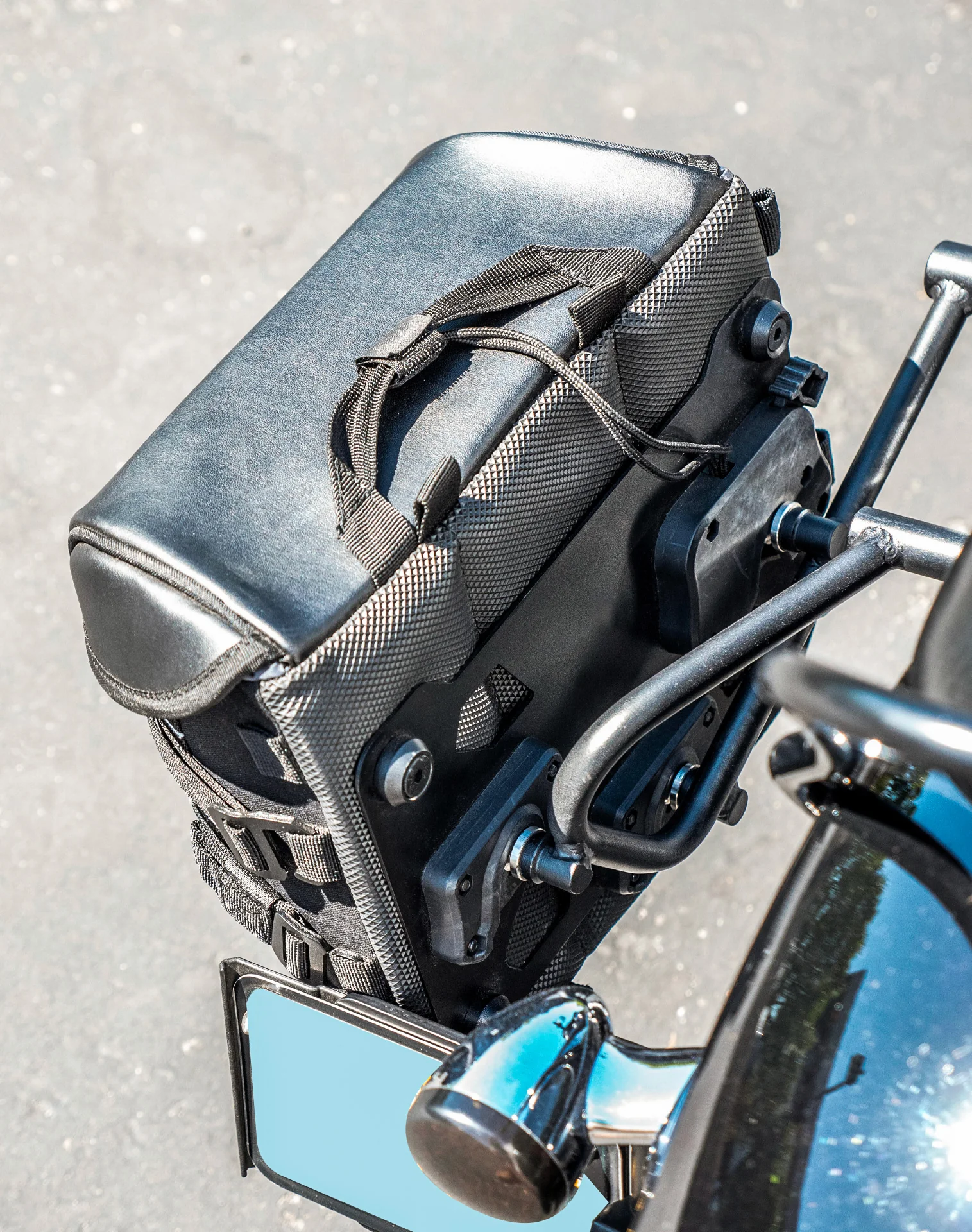 10L - Incognito Quick Mount Small Solo Saddlebag (Left Only) for Harley Davidson Dyna Wide Glide FXDWG/I - Image 5