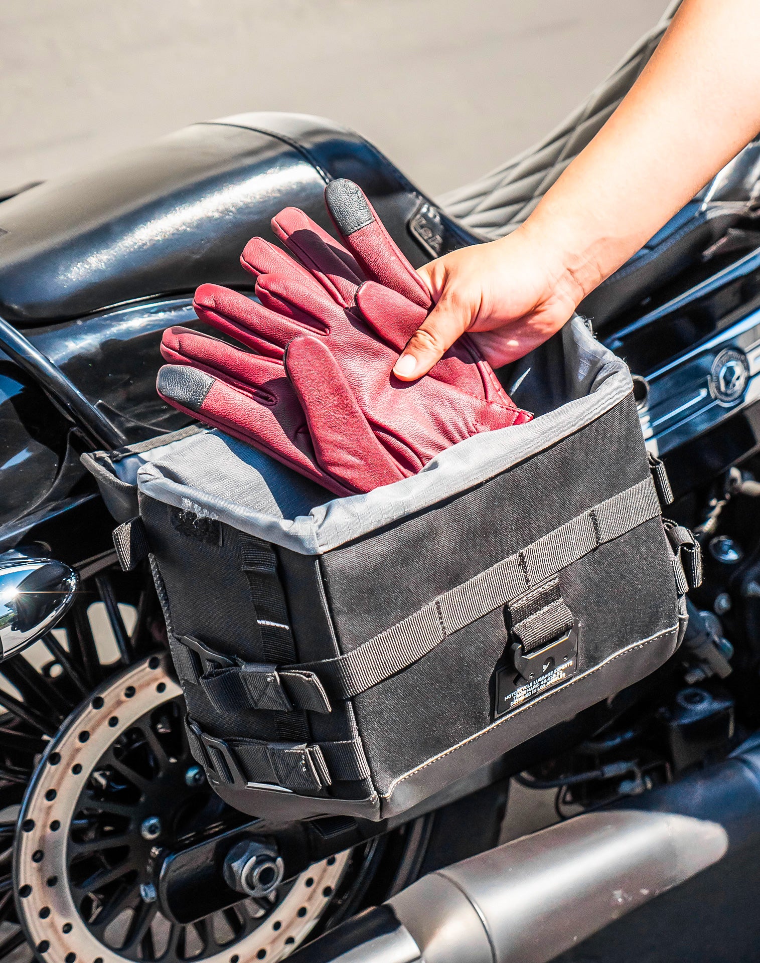 10L - Incognito Quick Mount Small Solo Motorcycle Saddlebag (Right Only) for Harley Dyna Wide Glide FXDWG/I - Image 6